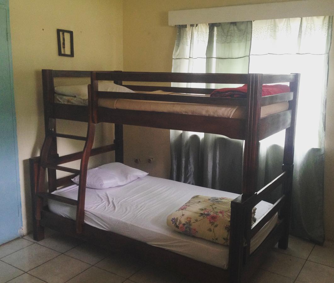 Хостел Kumunzi Backpackers Лусака Экстерьер фото