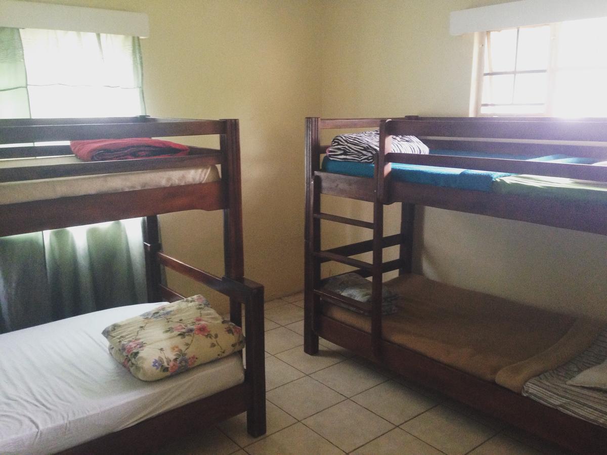 Хостел Kumunzi Backpackers Лусака Экстерьер фото